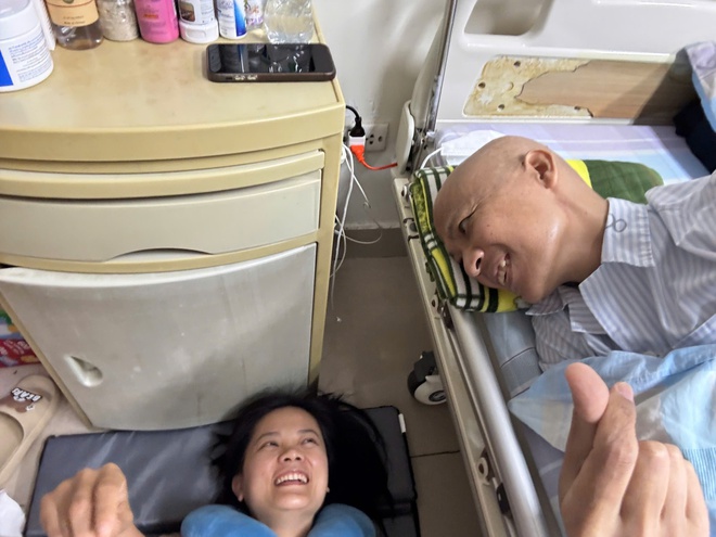 Chồng bị ung thư m&aacute;u, vợ 7 năm 'nửa bước kh&ocirc;ng rời' - Ảnh 3.