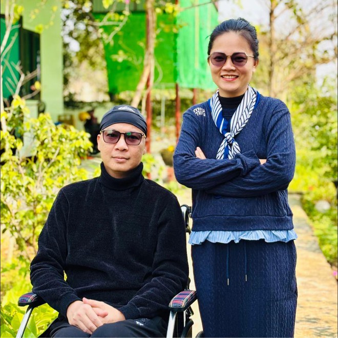 Chồng bị ung thư m&aacute;u, vợ 7 năm 'nửa bước kh&ocirc;ng rời' - Ảnh 4.