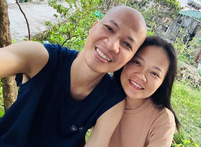 Chồng bị ung thư m&aacute;u, vợ 7 năm 'nửa bước kh&ocirc;ng rời' - Ảnh 5.