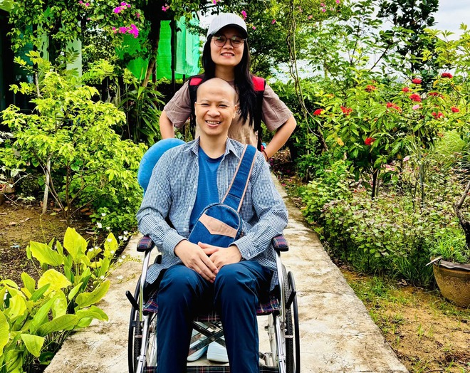 Chồng bị ung thư m&aacute;u, vợ 7 năm 'nửa bước kh&ocirc;ng rời' - Ảnh 6.