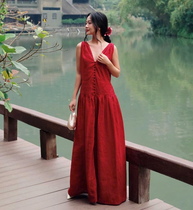 Váy suông dài từ linen, lụa, tơ là xu hướng nổi bật mùa nắng- Ảnh 4. Váy suông dài từ linen, lụa, tơ là xu hướng nổi bật mùa nắng- Ảnh 4.