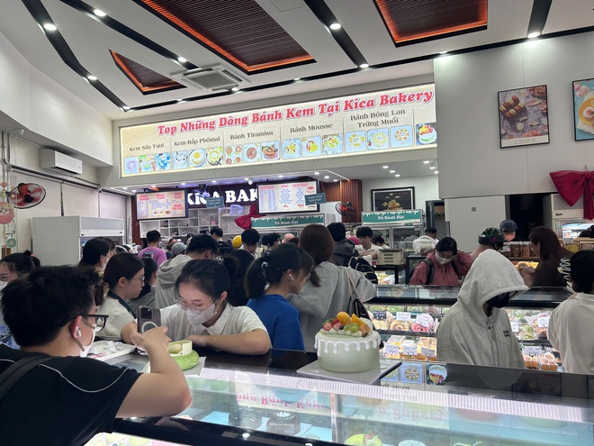 Nắng n&oacute;ng chạm ngưỡng 40 độ, người trẻ rủ nhau sống về đ&ecirc;m - Ảnh 3.