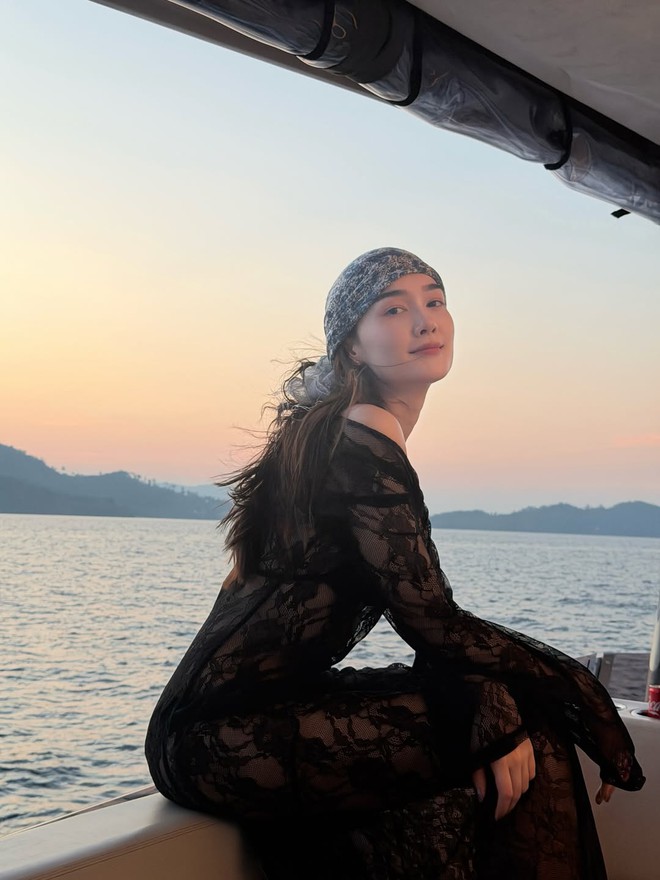 Bí quyết mặc bikini kín đáo mà vẫn nổi bật khi đi biển mùa hè- Ảnh 1.