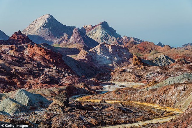 Khám phá hòn đảo 'đẹp như ở hành tinh khác' ngay giữa eo biển Hormuz- Ảnh 3. Khám phá hòn đảo 'đẹp như ở hành tinh khác' ngay giữa eo biển Hormuz- Ảnh 3.
