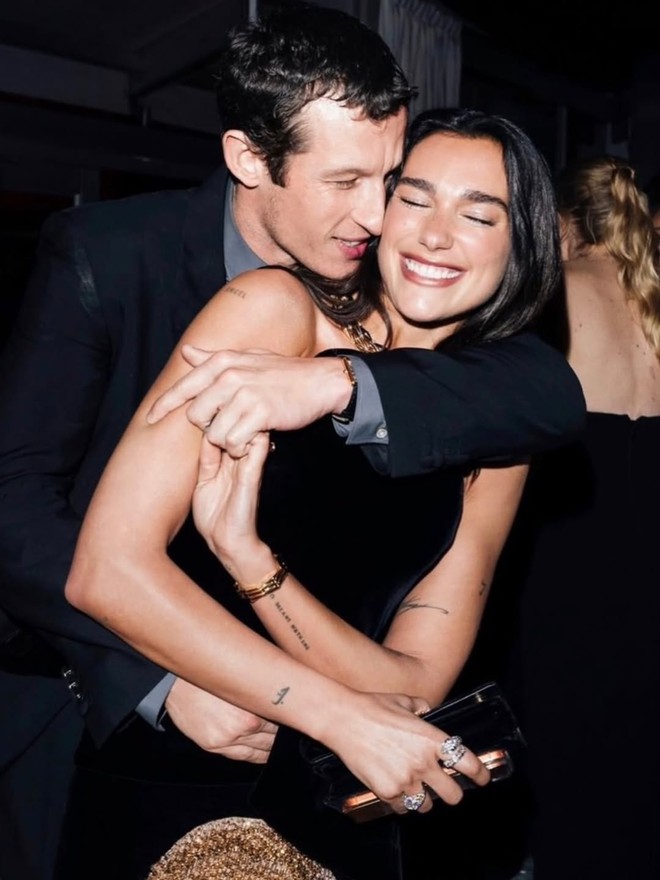 Dua Lipa kiện Samsung đ&ograve;i 15 triệu USD v&igrave; tự &yacute; in h&igrave;nh l&ecirc;n bao b&igrave; TV- Ảnh 2.