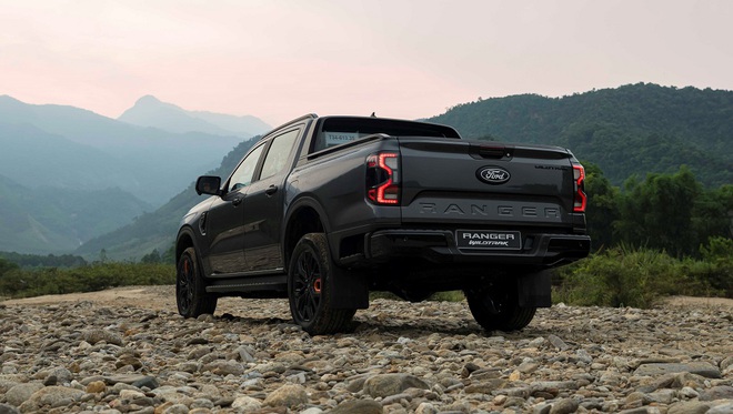 Ford Ranger Wildtrak m&aacute;y dầu 3.0 l&iacute;t: B&aacute;n tải phổ th&ocirc;ng đắt nhất Việt Nam c&oacute; g&igrave;?- Ảnh 3.