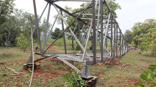  Trụ điện 110kV không có đai ốc ngã đổ gây bất an- Ảnh 4.