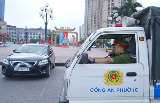 Camera tại H&agrave; Nội, trợ thủ đắc lực gi&agrave;nh lại vỉa h&egrave; cho người đi bộ - Ảnh 5.