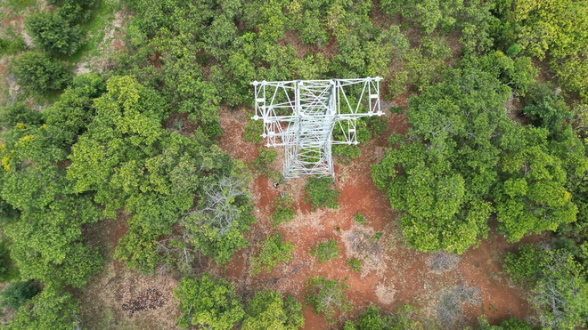  Trụ điện 110kV không có đai ốc ngã đổ gây bất an- Ảnh 14.