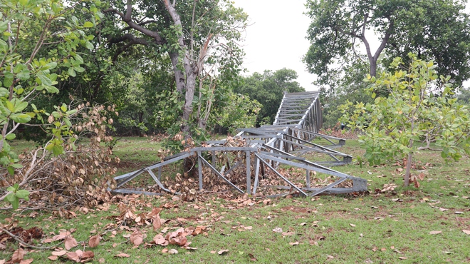 Đồng Nai: Trụ điện 110 kV kh&ocirc;ng c&oacute; đai ốc ng&atilde; đổ g&acirc;y bất an- Ảnh 1.