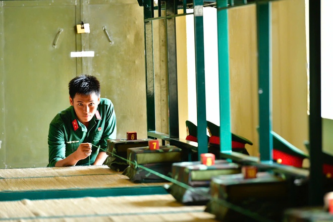 Chiến sĩ mới Trung đo&agrave;n Gia Định r&egrave;n bản lĩnh trước ng&agrave;y kiểm tra '3 tiếng nổ'- Ảnh 14.