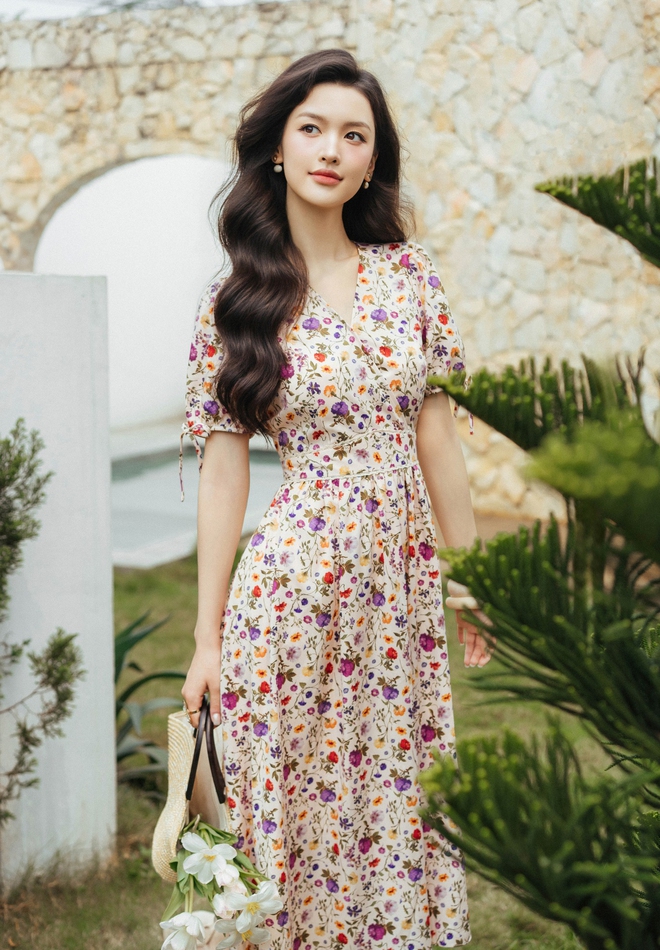 Trang phục cổ chữ V quyến rũ - Ảnh 7.