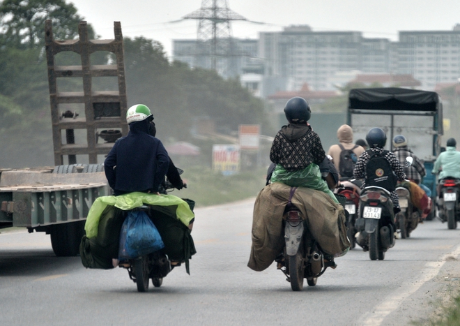 Thịt lợn 'h&iacute;t bụi, phơi nắng' ồ ạt v&agrave;o nội th&agrave;nh- Ảnh 5.