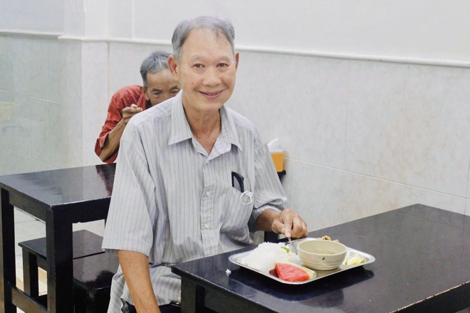 Quán cơm miễn phí gần bệnh viện và lời chúc lạ: ‘Mong không gặp lại’- Ảnh 1. Quán cơm miễn phí gần bệnh viện và lời chúc lạ: ‘Mong không gặp lại’- Ảnh 1.