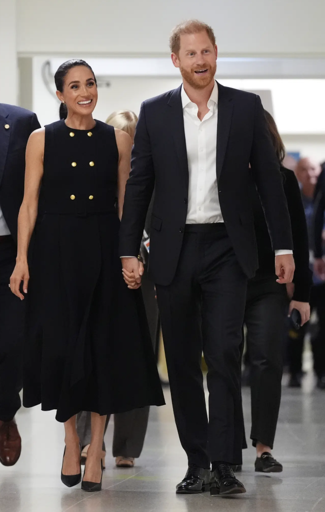 Meghan Markle th&agrave;nh trụ cột kinh tế gia đ&igrave;nh- Ảnh 2.