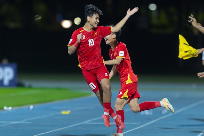 U.17 Việt Nam dự World Cup, đừng quên dấu ấn của những người đặc biệt này!- Ảnh 2. U.17 Việt Nam dự World Cup, đừng quên dấu ấn của những người đặc biệt này!- Ảnh 2.