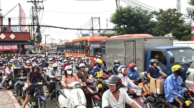 Siết xe tải v&agrave;o nội đ&ocirc;, lo h&agrave;ng h&oacute;a đội gi&aacute;- Ảnh 2.