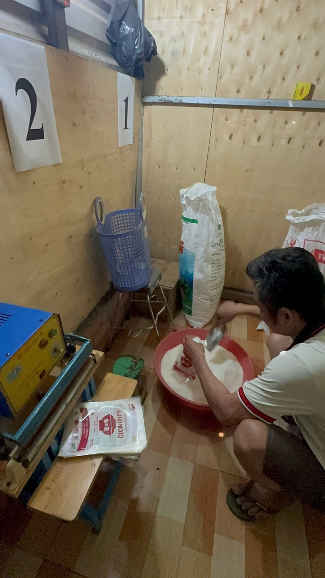 Triệt ph&aacute; đường d&acirc;y sản xuất, bu&ocirc;n b&aacute;n bột ngọt giả nh&atilde;n hiệu Ajinomoto quy m&ocirc; lớn- Ảnh 2.