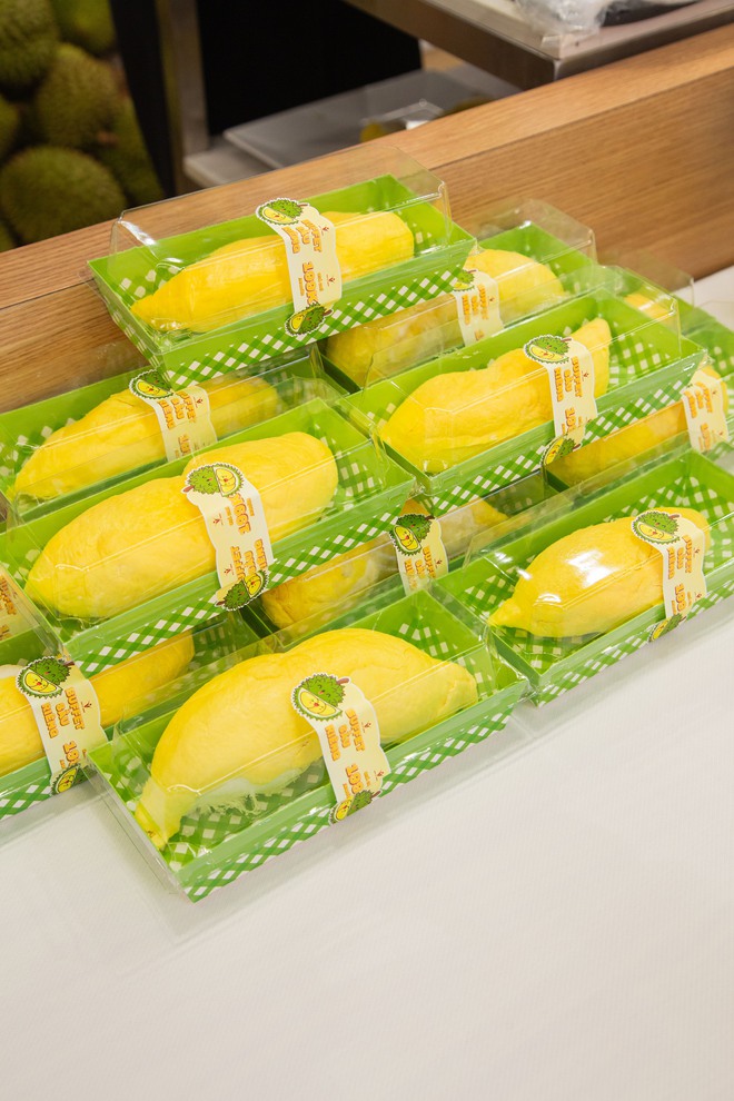 Buffet sầu ri&ecirc;ng độc lạ đang diễn ra ở TP.HCM, cửa h&agrave;ng chuẩn bị hơn 1 tấn - Ảnh 8.