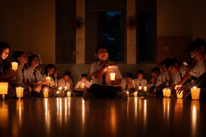 Học sinh Nguyễn Thị Minh Khai đ&oacute;n 'mưa thanh xu&acirc;n' trong ng&agrave;y chia tay - Ảnh 7.