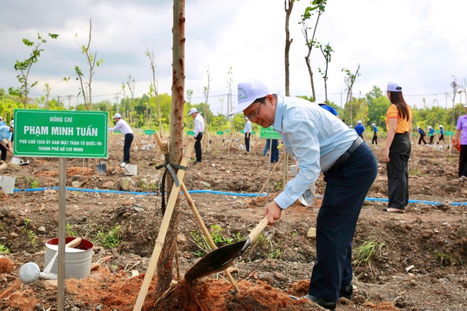 TP.HCM tổ chức trồng c&acirc;y mừng sinh nhật B&aacute;c - Ảnh 4.