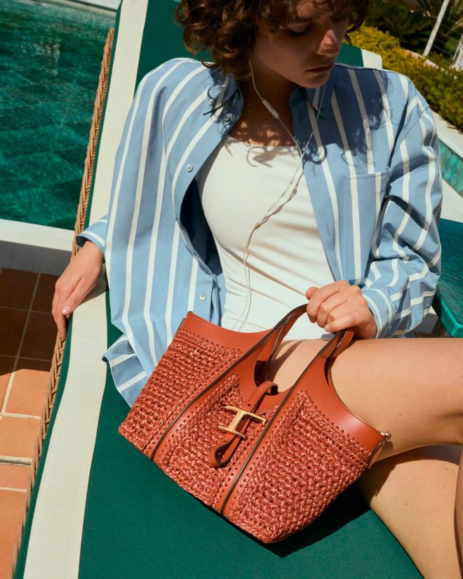 Mặc gì ra biển? Những chiếc váy 'cam kết đánh thức' mùa hè của bạn- Ảnh 3.