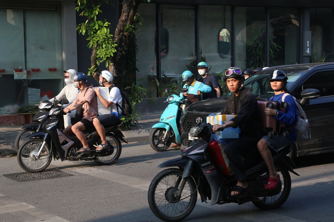 Cao tốc &ugrave;n d&agrave;i khi người d&acirc;n trở lại H&agrave; Nội sớm- Ảnh 10.