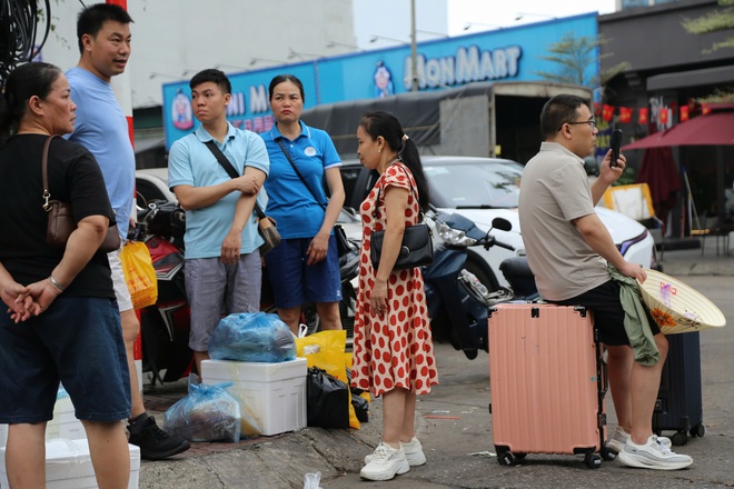 Hải sản Hạ Long giá tăng chót vót, tiểu thương ‘thu tiền mỏi tay’- Ảnh 5.