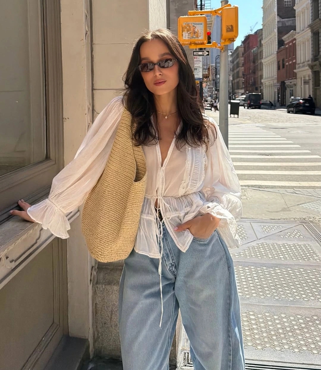 Mũ rộng vành, túi oversized... những phụ kiện làm nên phong cách hè đặc sắc- Ảnh 5.