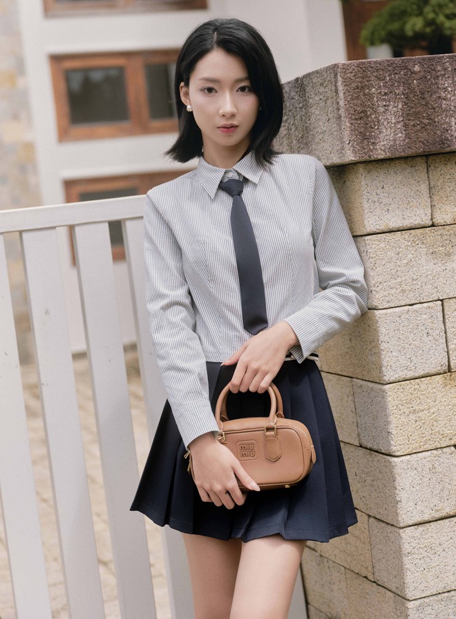 Vừa cổ điển, vừa đậm chất hiện đại với họa tiết kẻ sọc- Ảnh 8. Vừa cổ điển, vừa đậm chất hiện đại với họa tiết kẻ sọc- Ảnh 8.
