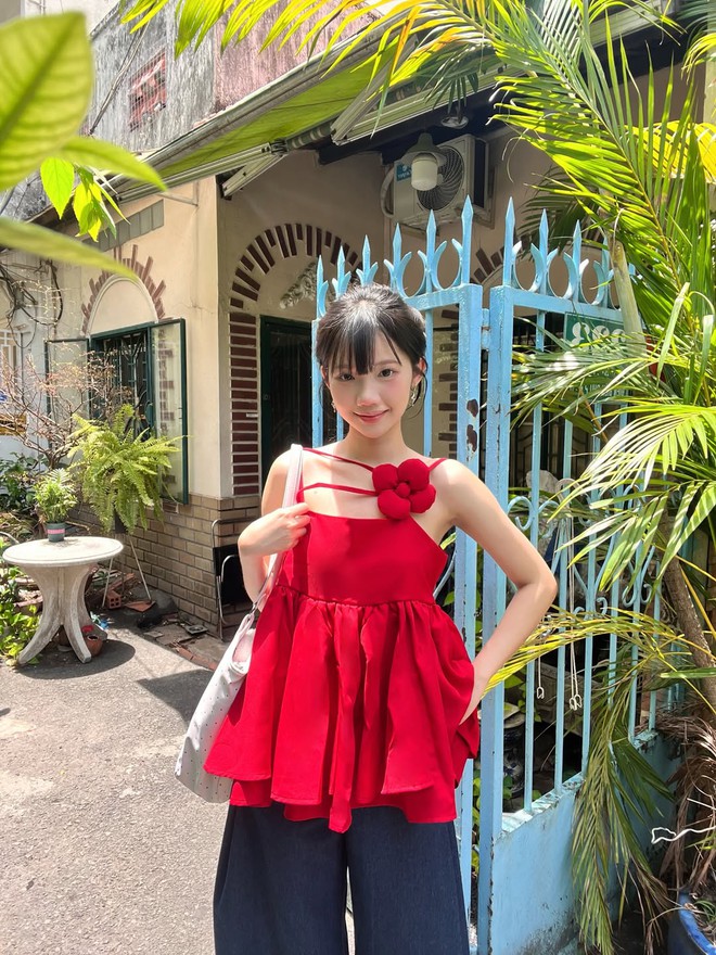 Mùa hè rực rỡ cùng những chiếc áo babydoll mát mẻ - Ảnh 2.