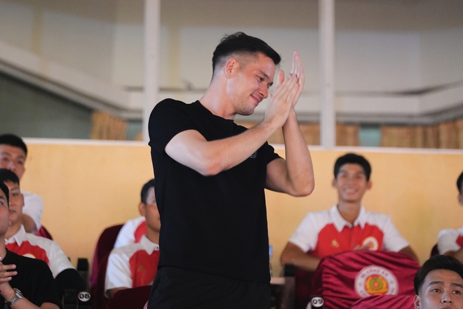 CLB CAHN c&oacute; bước đi quan trọng, Quang Hải c&ugrave;ng Nguyễn Filip rạng rỡ c&oacute; mặt- Ảnh 4.