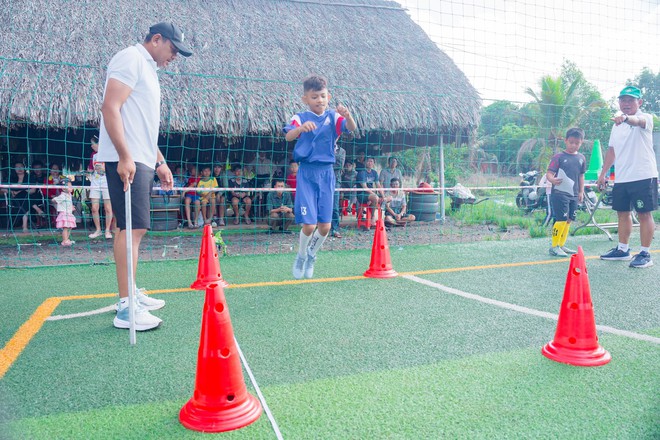 Tuyển sinh cho Học viện Bóng đá Trường Tươi Đồng Nai: Bật khóc khi trúng tuyển- Ảnh 5. Tuyển sinh cho Học viện Bóng đá Trường Tươi Đồng Nai: Bật khóc khi trúng tuyển- Ảnh 5.