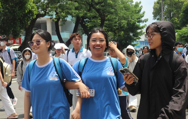 Thí sinh nói đề thi đánh giá năng lực vừa sức với… giáo viên - Ảnh 7.