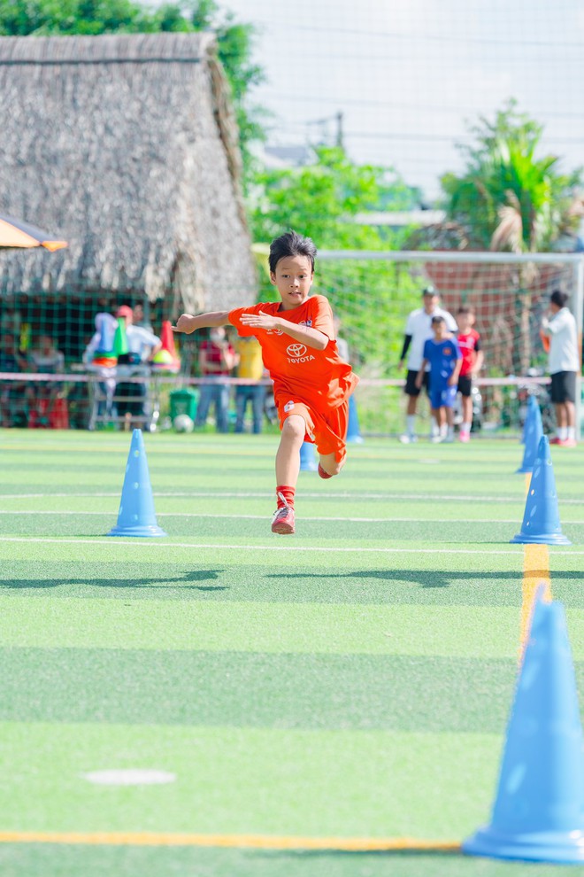 Tuyển sinh cho Học viện Bóng đá Trường Tươi Đồng Nai: Bật khóc khi trúng tuyển- Ảnh 3. Tuyển sinh cho Học viện Bóng đá Trường Tươi Đồng Nai: Bật khóc khi trúng tuyển- Ảnh 3.