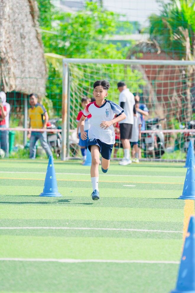 Tuyển sinh cho Học viện Bóng đá Trường Tươi Đồng Nai: Bật khóc khi trúng tuyển- Ảnh 4. Tuyển sinh cho Học viện Bóng đá Trường Tươi Đồng Nai: Bật khóc khi trúng tuyển- Ảnh 4.