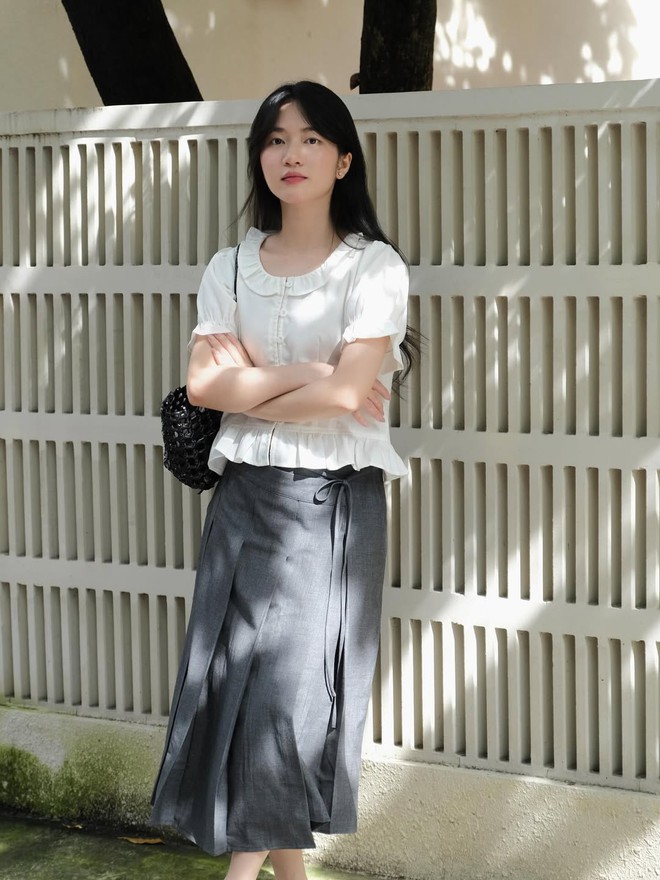 Chân váy xếp ly: Điểm nhấn thanh lịch cho tủ đồ mùa mới - Ảnh 8.