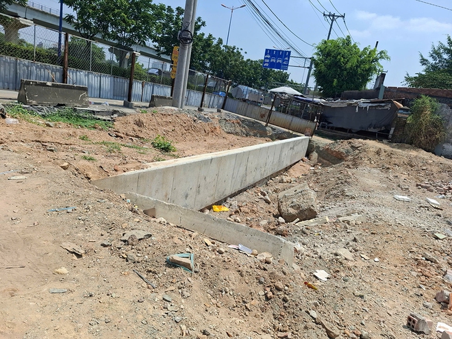 Đường s&aacute; ngổn ngang do thi c&ocirc;ng qu&aacute; l&acirc;u- Ảnh 2.