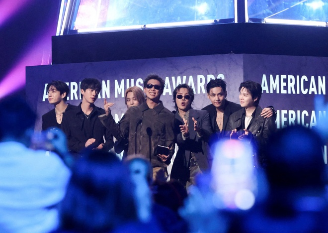 BTS 'càn quét' American Music Awards- Ảnh 2. BTS 'càn quét' American Music Awards- Ảnh 2.