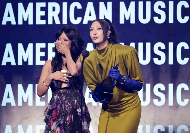 BTS 'càn quét' American Music Awards- Ảnh 3. BTS 'càn quét' American Music Awards- Ảnh 3.
