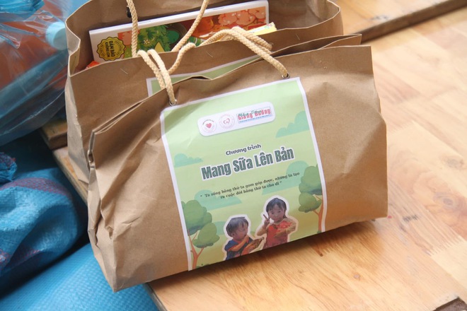 'Mang sữa l&ecirc;n bản': Những c&acirc;u chuyện đầy y&ecirc;u thương v&agrave; nh&acirc;n &aacute;i - Ảnh 8.