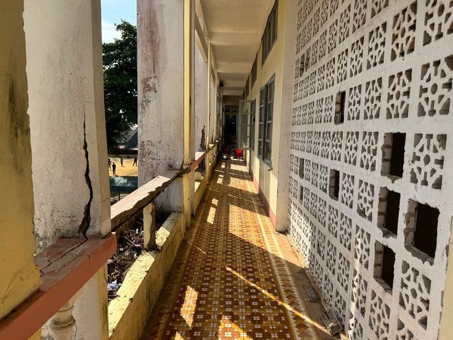 Trường nội trú Quảng Trị xuống cấp nghiêm trọng, lan can gãy, bê tông rơi từ trần nhà- Ảnh 4. Trường nội trú Quảng Trị xuống cấp nghiêm trọng, lan can gãy, bê tông rơi từ trần nhà- Ảnh 4.