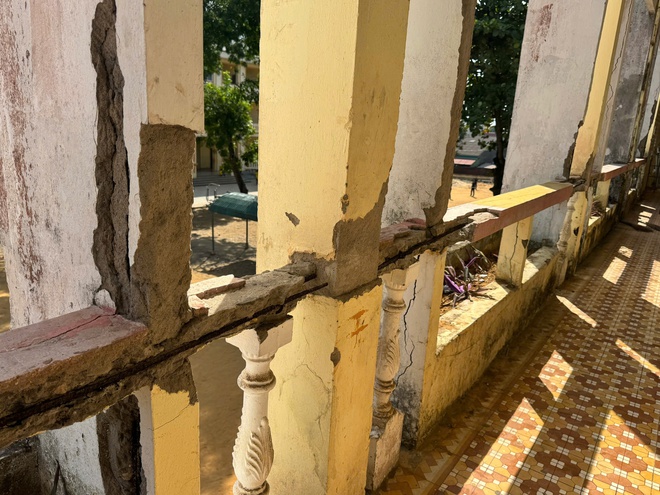 Trường nội trú Quảng Trị xuống cấp nghiêm trọng, lan can gãy, bê tông rơi từ trần nhà- Ảnh 3. Trường nội trú Quảng Trị xuống cấp nghiêm trọng, lan can gãy, bê tông rơi từ trần nhà- Ảnh 3.