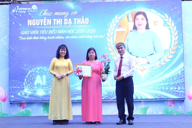 Ng&agrave;y tổng kết năm học, c&acirc;u chuyện x&uacute;c động ở s&acirc;n trường - Ảnh 6.