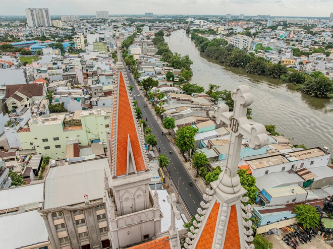 Ấn tượng nhà thờ Bình Thuận bên dòng kênh Đôi ở TP.HCM- Ảnh 9. Ấn tượng nhà thờ Bình Thuận bên dòng kênh Đôi ở TP.HCM- Ảnh 9.