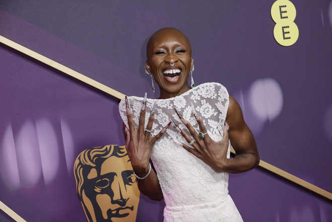 Sao phim 'Wicked' Cynthia Erivo đáp trả tin đồn 'rạn nứt' với Ariana Grande - Ảnh 4.