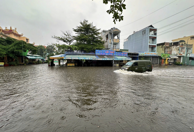 Rốn ngập ở TP.HCM 'thay da đổi thịt': Người dân 'quá vui' vì thoát cảnh lội nước - Ảnh 7.