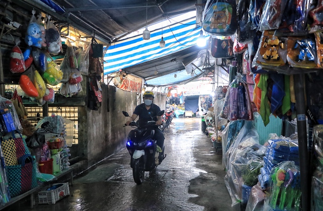 Rốn ngập ở TP.HCM 'thay da đổi thịt': Người dân 'quá vui' vì thoát cảnh lội nước - Ảnh 17.