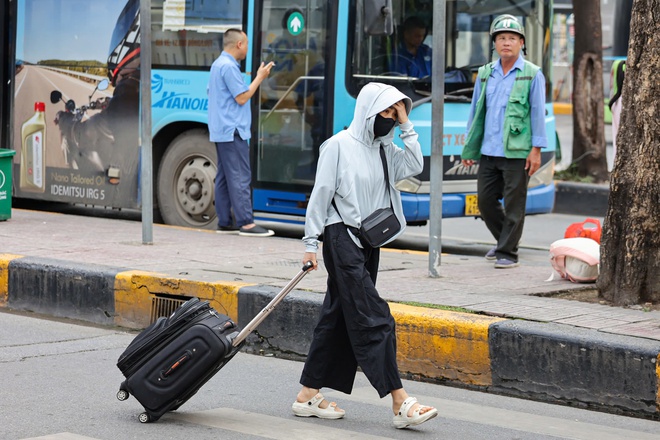 CSGT ph&acirc;n l&agrave;n c&aacute;ch 40 km, cửa ng&otilde; H&agrave; Nội dễ thở ng&agrave;y cuối nghỉ lễ - Ảnh 14.