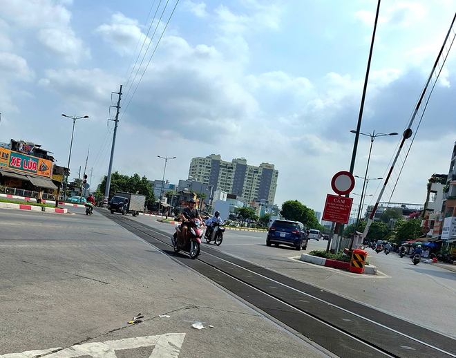 C&oacute; biển cấm vẫn vi phạm - Ảnh 1.